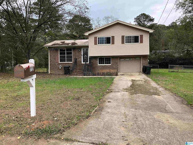 view of front facade featuring a front yard and a garage