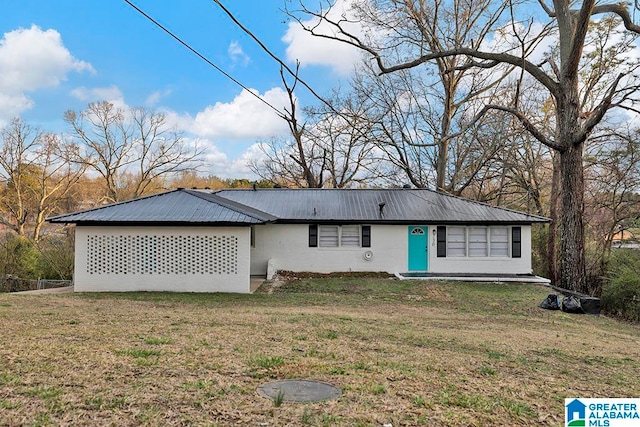 single story home with a front yard