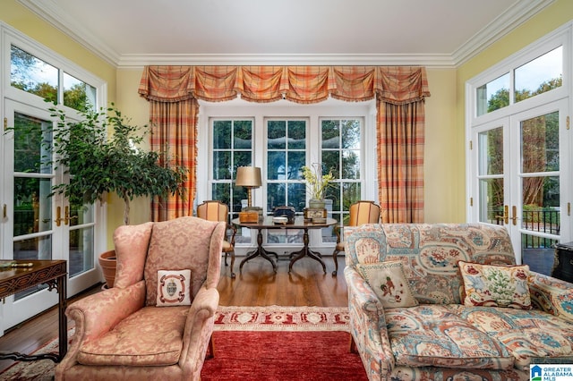 sitting room featuring plenty of natural light, light hardwood / wood-style floors, and crown molding