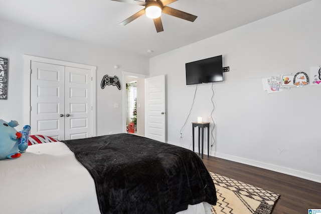 bedroom featuring ceiling fan, dark hardwood / wood-style flooring, and a closet