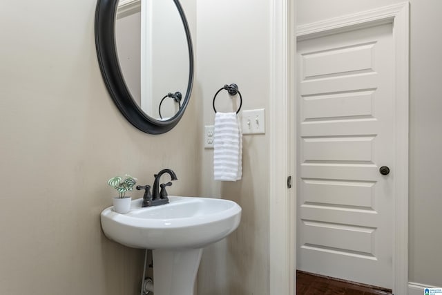 bathroom featuring sink