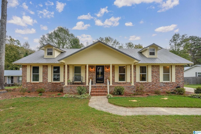 view of front facade featuring a front lawn and covered porch