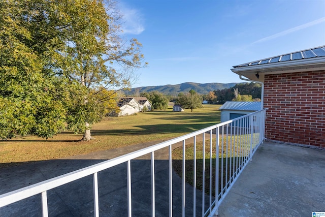 balcony featuring a mountain view