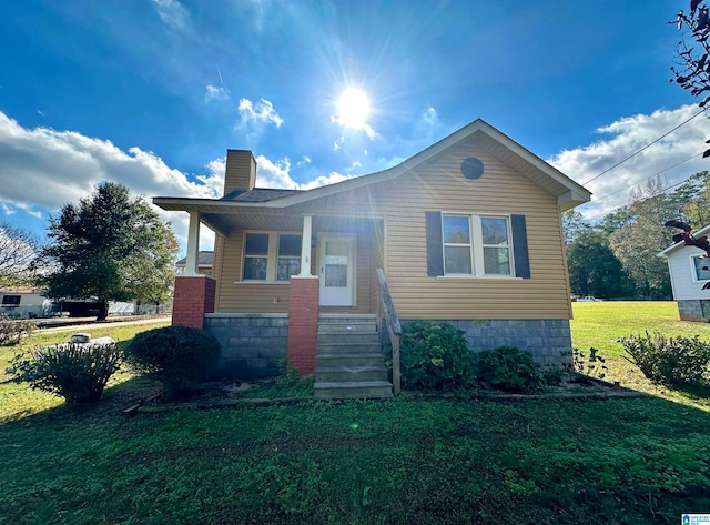 view of front facade with a porch and a front yard