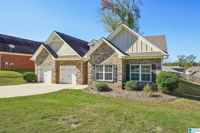 craftsman house with a front yard