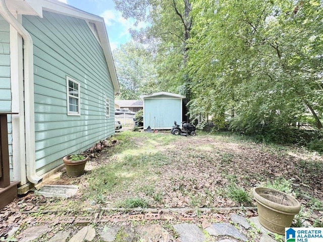 view of yard with a shed