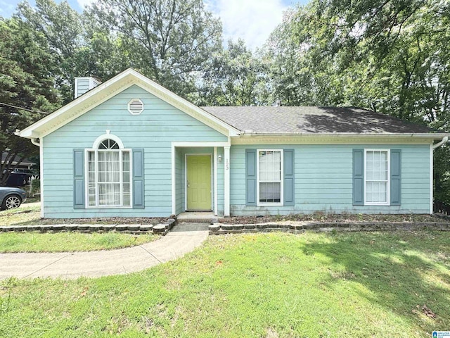 ranch-style home featuring a front lawn