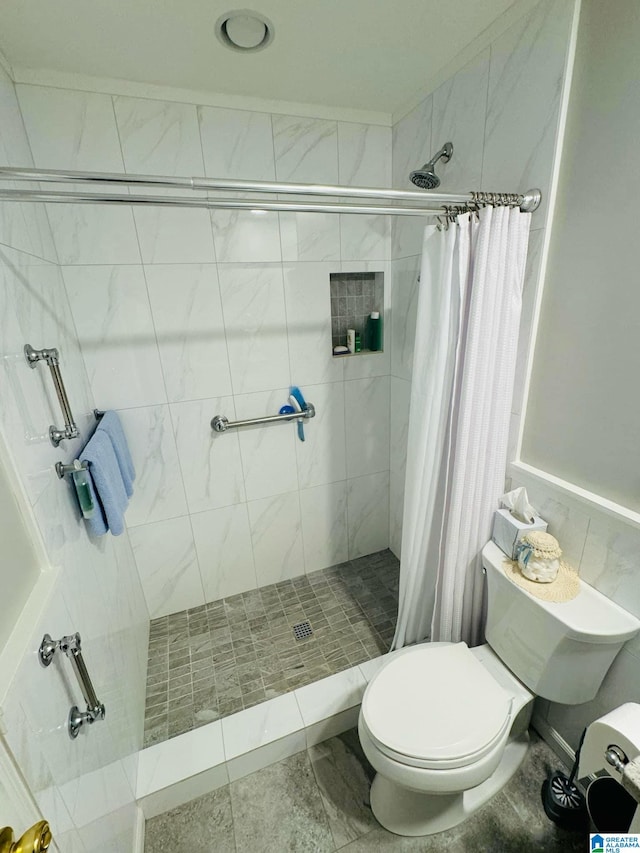 bathroom featuring curtained shower and toilet