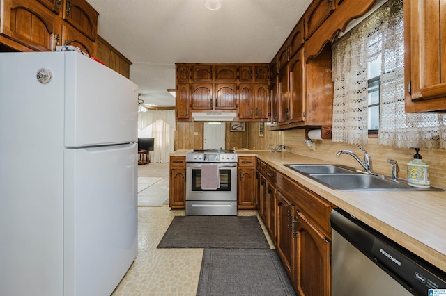 kitchen featuring ceiling fan, sink, stainless steel appliances, a textured ceiling, and light tile patterned flooring