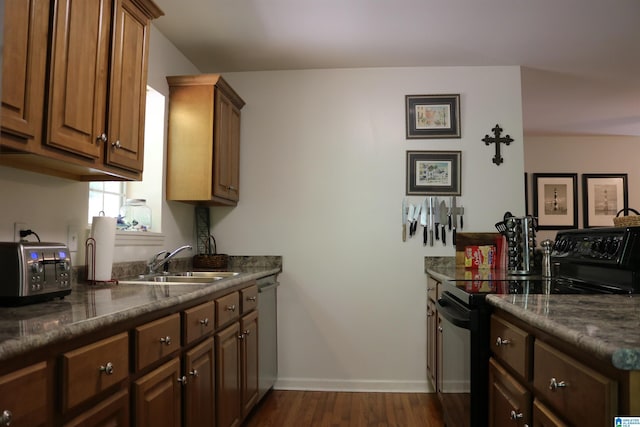 551 Poplar Pl, Wedowee, AL 36278 - kitchen featuring black range with electric cooktop, a sink, dark wood-style floors, dark countertops, and baseboards
