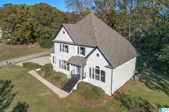 view of front of home with a front lawn