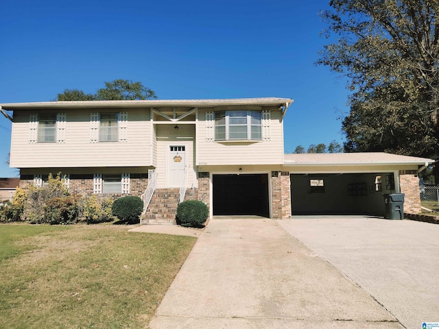 split foyer home featuring a garage and a front lawn