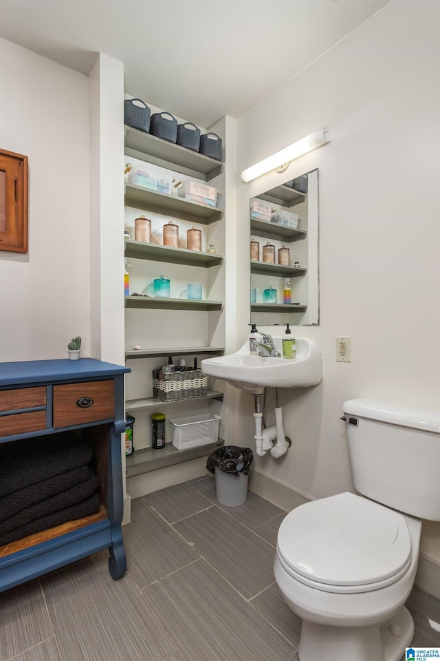 923 Cogswell Ave, Pell City, AL 35125 - bathroom with toilet and baseboards