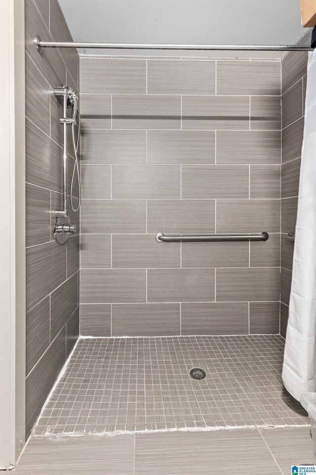 923 Cogswell Ave, Pell City, AL 35125 - bathroom with tiled shower