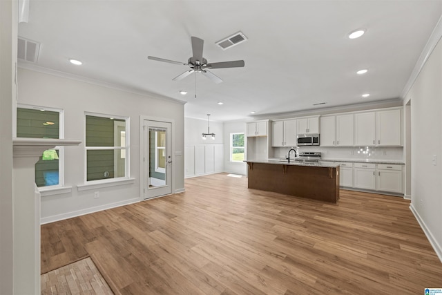 186 Barimore Blvd, Helena, AL 35080 - kitchen with stainless steel appliances, crown molding, white cabinets, light wood-type flooring, and ceiling fan