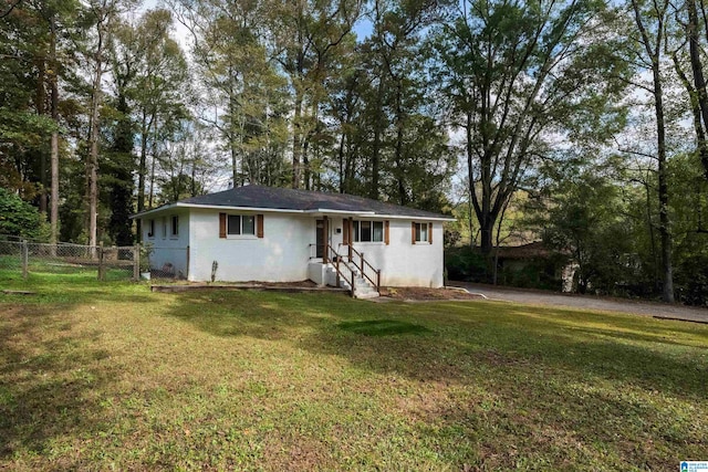 view of front facade with a front yard