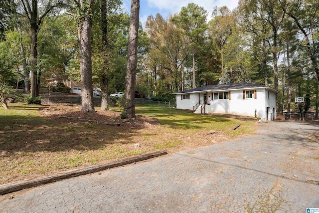 view of front of house with a front yard