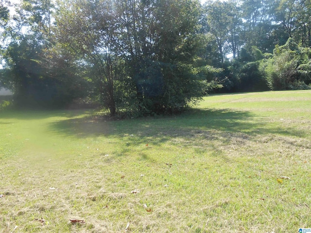 1387 Hueytown Rd, Hueytown, AL 35023 - view of grassy yard