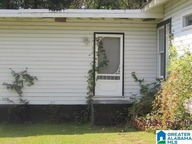 1387 Hueytown Rd, Hueytown, AL 35023 - view of exterior entry