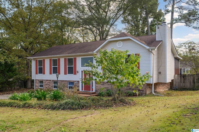 view of front facade with a front yard