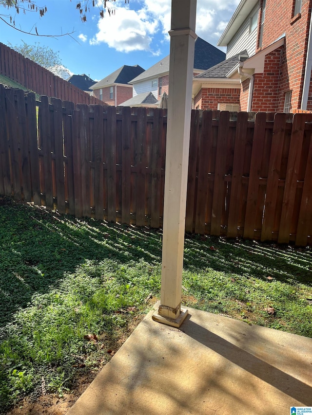 view of yard featuring a patio