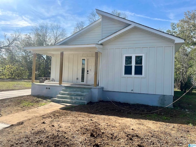 view of front of property with covered porch