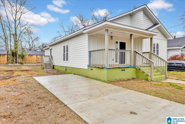 view of front of property with covered porch