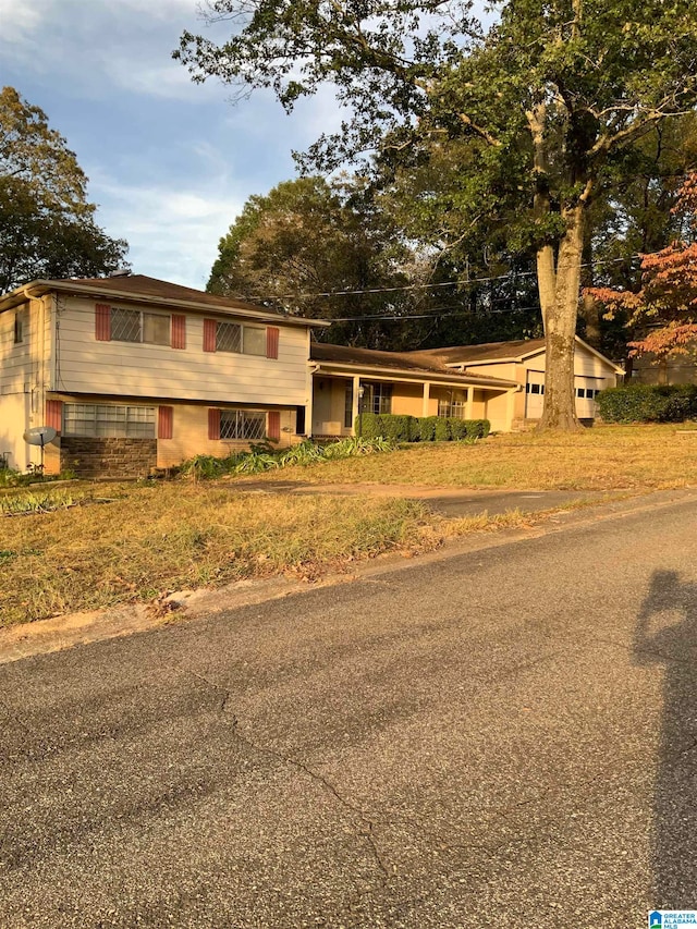 view of front of property