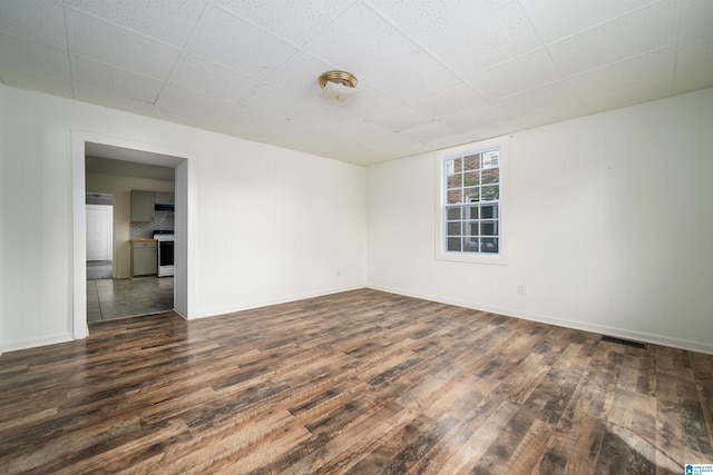 spare room with dark hardwood / wood-style floors