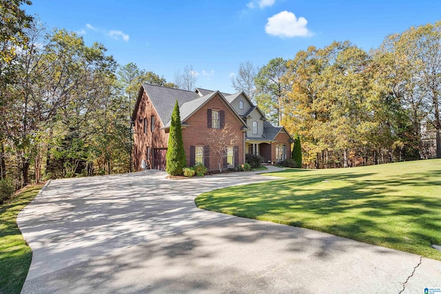 view of front of home featuring a front lawn