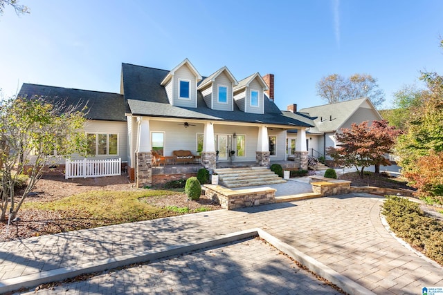 view of front of property featuring a porch and ceiling fan