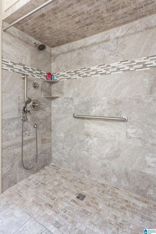 1001 Kingsway Dr, Anniston, AL 36207 - full bathroom with a tile shower