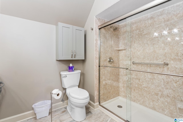 bathroom featuring a shower with door, lofted ceiling, and toilet