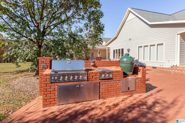 view of patio featuring an outdoor kitchen and area for grilling