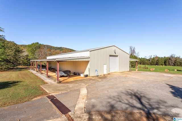1001 Kingsway Dr, Anniston, AL 36207 - view of outdoor structure featuring an outdoor structure and driveway