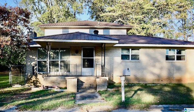 view of front of house with a front yard