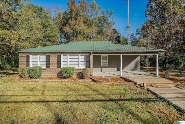 view of front facade with a front lawn and a carport