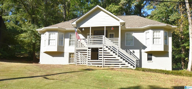 view of front of property with a front yard