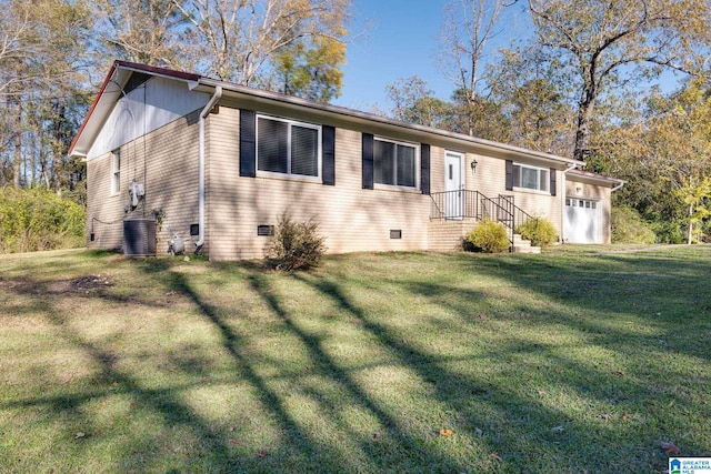 view of front facade with cooling unit and a front yard