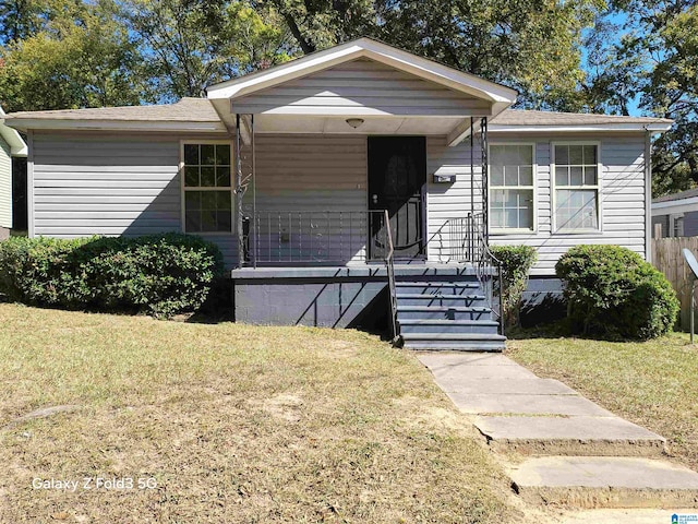 view of front of property with a front yard