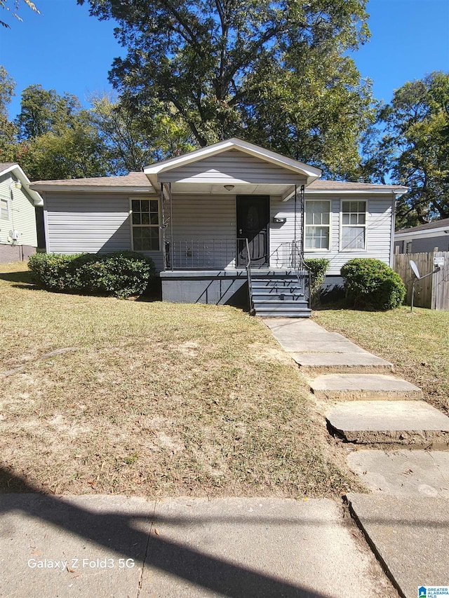 view of front facade featuring covered porch and a front lawn