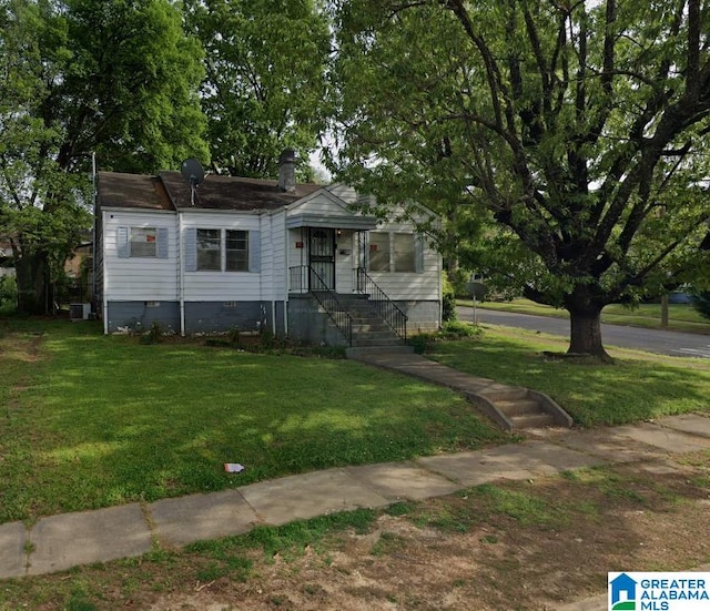 bungalow-style house with a front yard