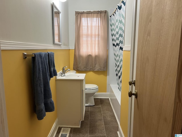 928 Horne Dr, Talladega, AL 35160 - bathroom featuring baseboards, vanity, tile patterned flooring, toilet, and shower / tub combo with curtain