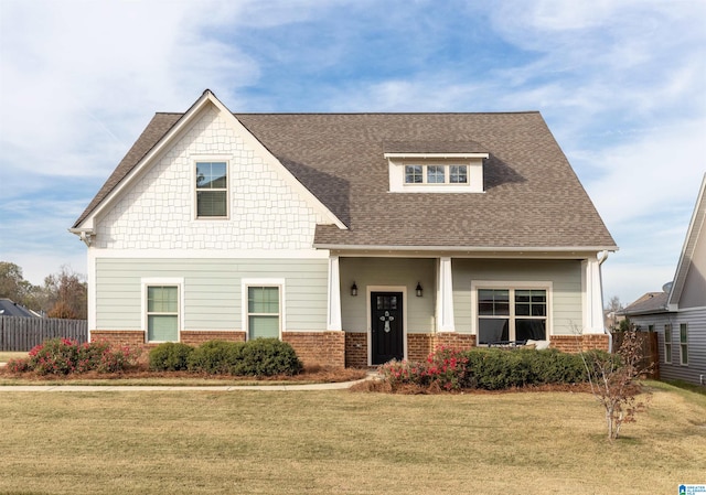 craftsman house featuring a front lawn