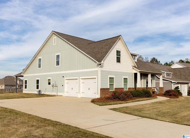 view of front facade featuring a garage and a front lawn