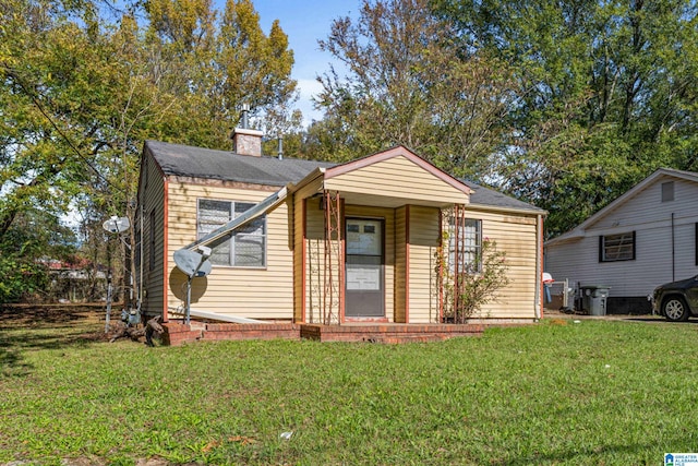 view of front of house with a front yard