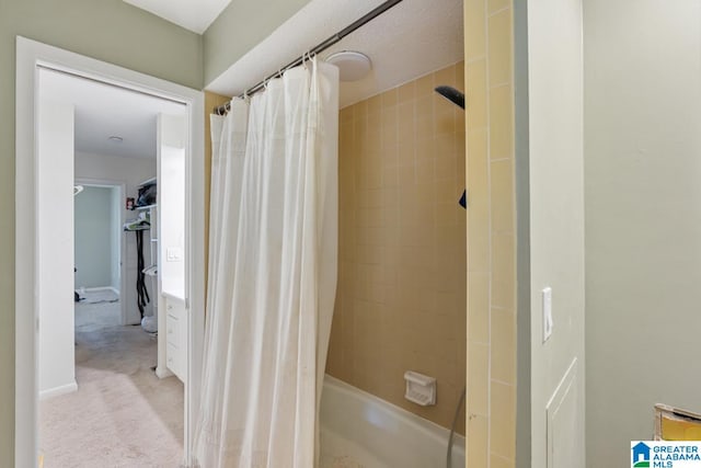 bathroom featuring shower / tub combo with curtain