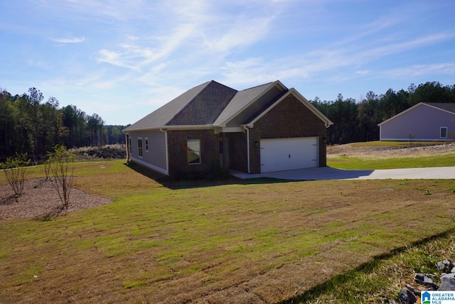 view of front facade featuring a garage and a front lawn