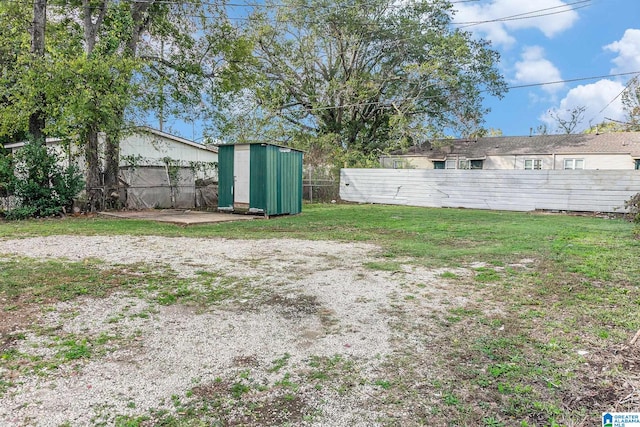 view of yard with a storage shed