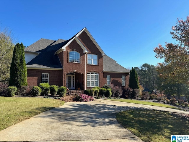 view of front of home featuring a front lawn